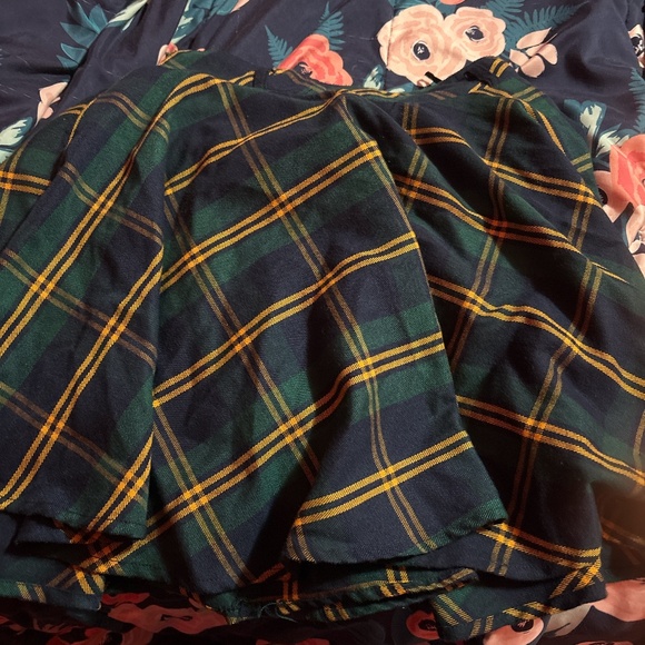 Green plaid skirt - Picture 1 of 2